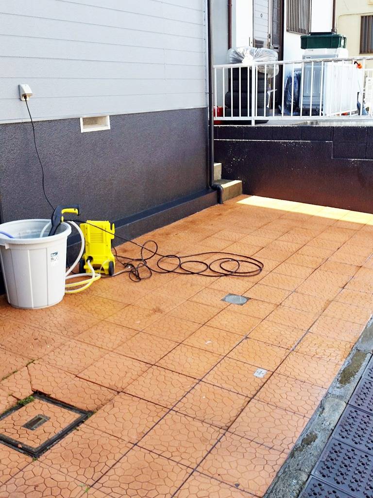 横須賀市 駐車場のタイル高圧洗浄