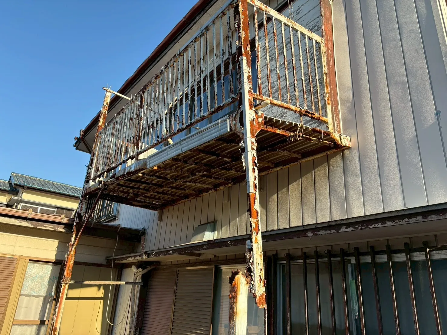 横須賀市リフォーム 半壊ベランダ解体工事